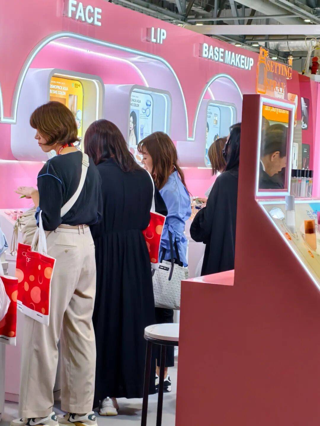 碧茜美妆-2025年亚太美容展（香港）火爆现场直击