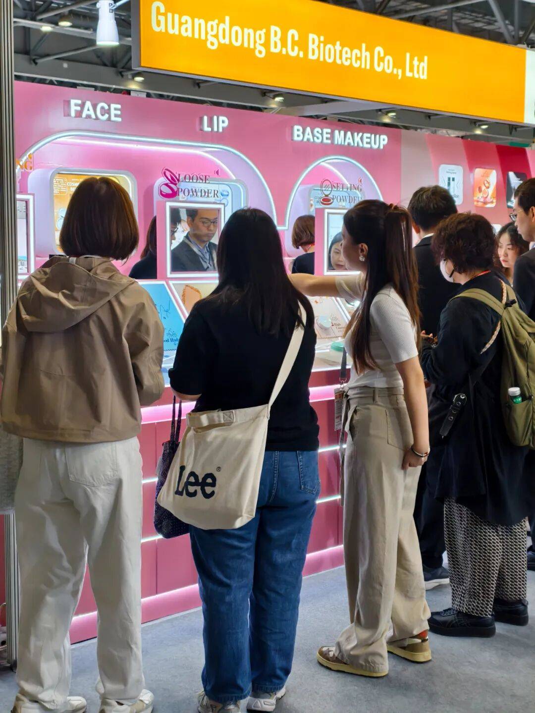 碧茜美妆-2025年亚太美容展（香港）火爆现场直击