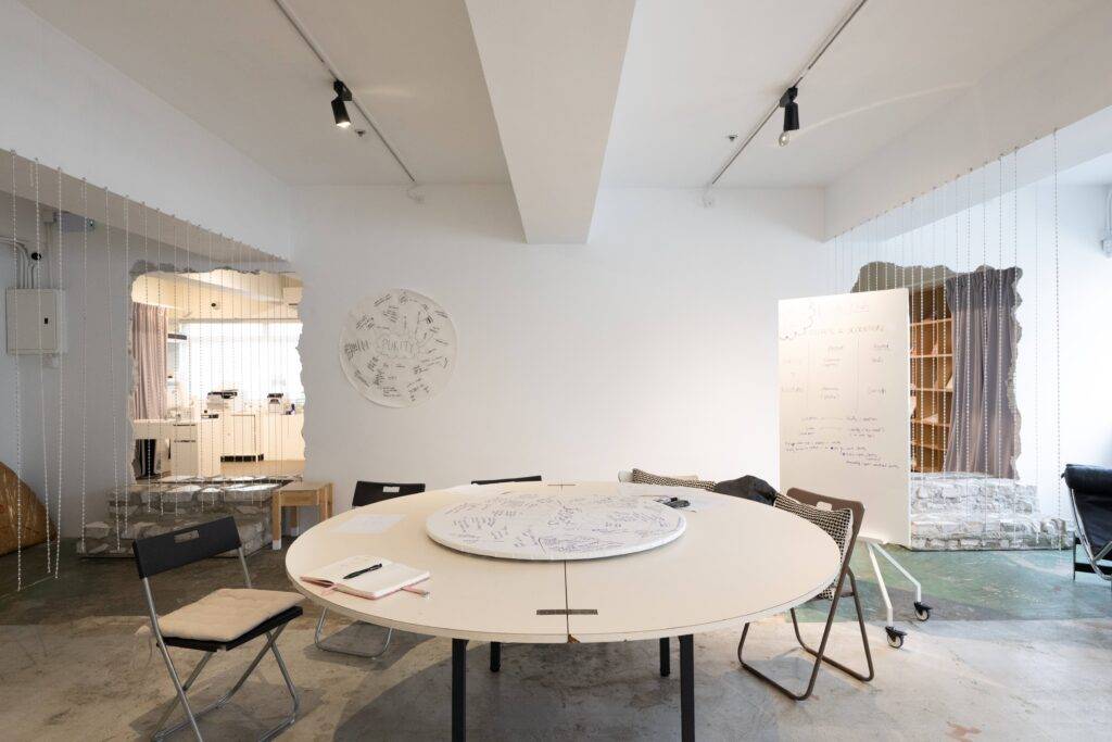 中国香港国际艺术博览会：香港艺术家工作室内的创意世界