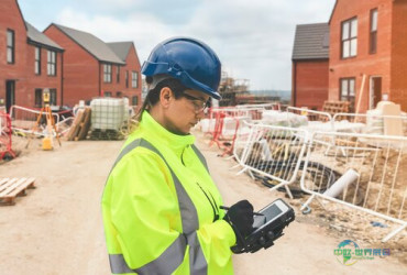 预算有限也能拥抱智能科技：中型承包商如何运用数字工具在2026年保持竞争力