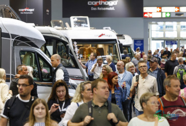 房车沙龙展期过半：展馆人气火爆，销售业绩喜人，现场气氛热烈