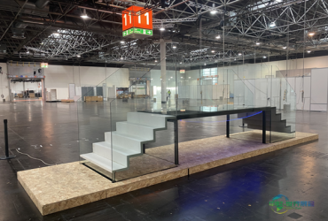 创新玻璃-混凝土步道安装竣工