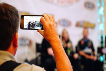 美国印第安纳州赛车用品展商利用新在线工具传播信息