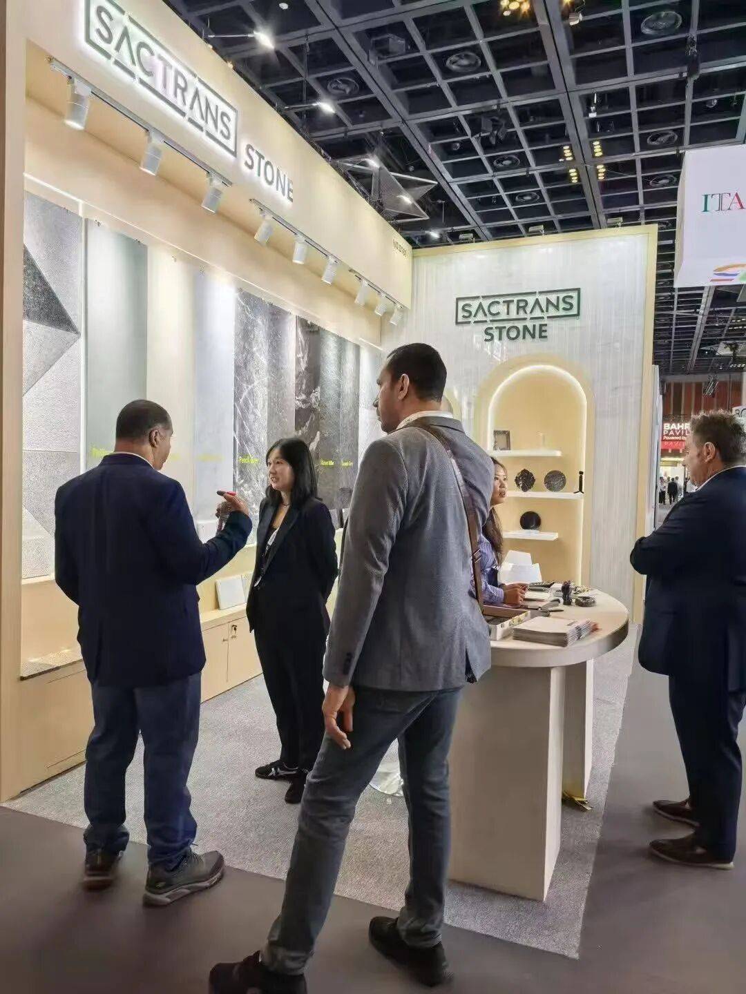 圣超石业亮相2025年中东迪拜五大行业展览会