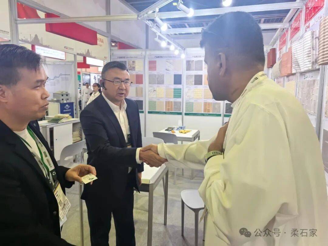 圆满收官！柔石家闪耀2025年迪拜五大行业展，以黑科技叩响全球新机遇