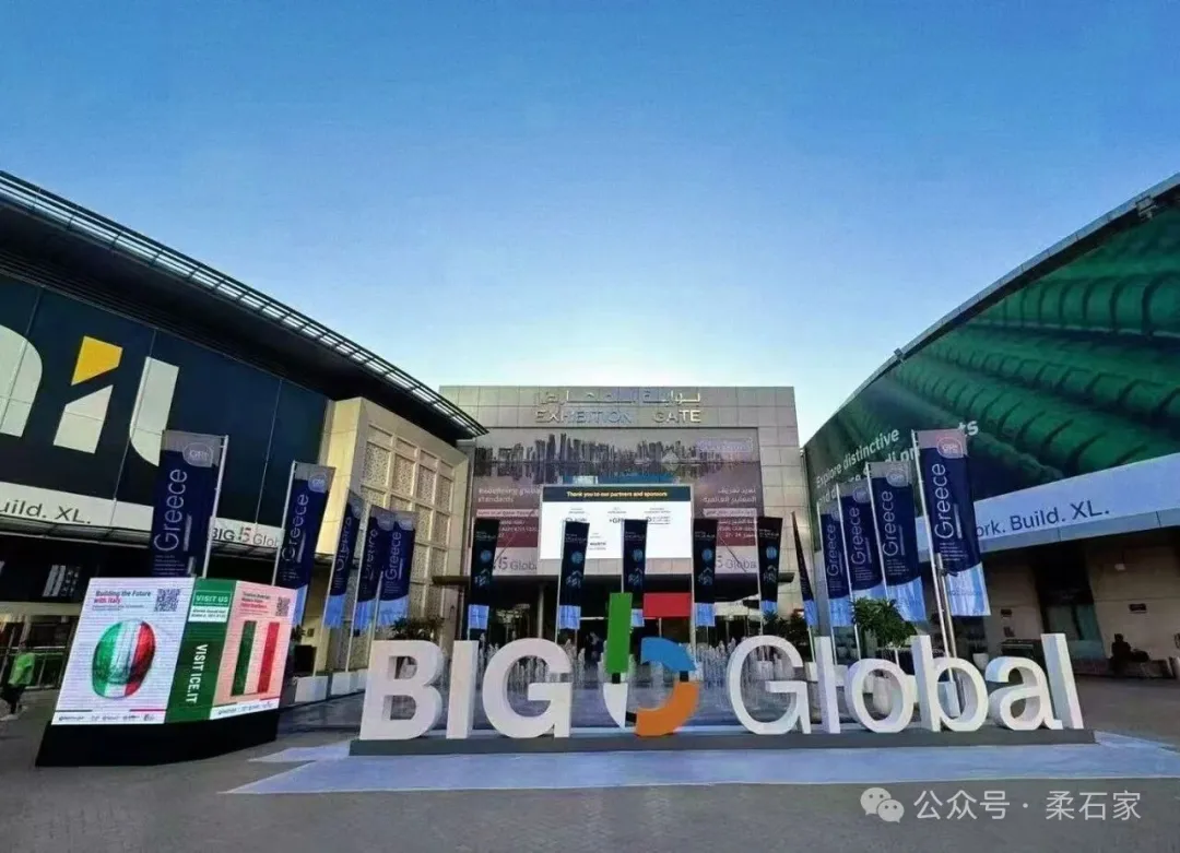 圆满收官！柔石家闪耀2025年迪拜五大行业展，以黑科技叩响全球新机遇