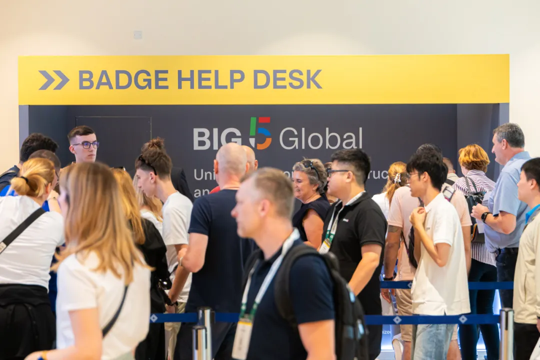 加速全球布局，群峰机械闪耀2025年迪拜五大行业展