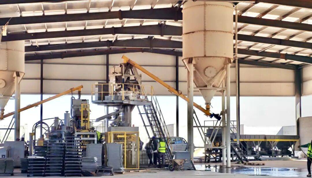 加速全球布局，群峰机械闪耀2025年迪拜五大行业展