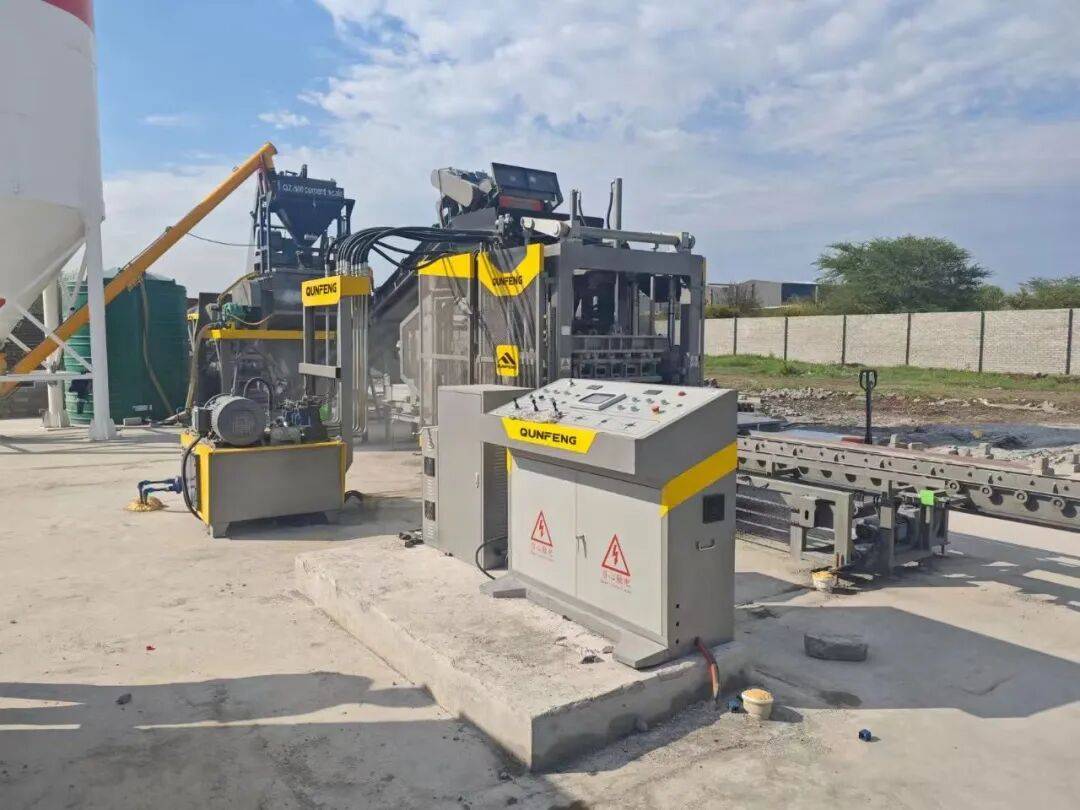 加速全球布局，群峰机械闪耀2025年迪拜五大行业展