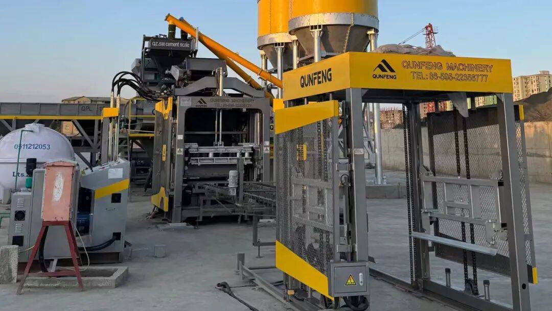 加速全球布局，群峰机械闪耀2025年迪拜五大行业展