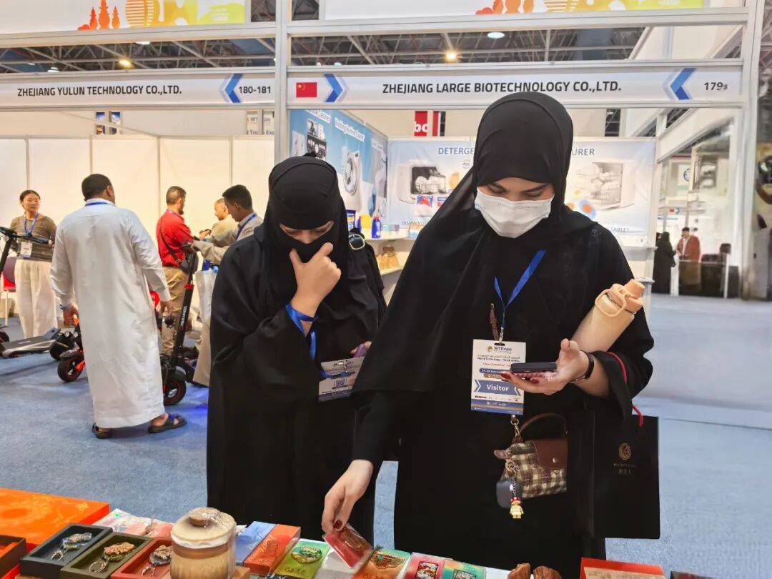 艺述东西 | 中国文化IP出海：敦煌文创产品亮相2025年沙特国际贸易展