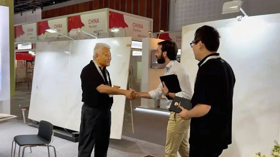 2025年迪拜五大行业展完美落幕，高时石材集团皇家白玉与Quarella人造石惊艳亮相！